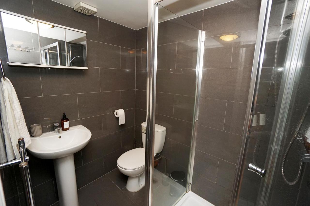 Cozy Retreat By Aresti Hotels London Eksteriør bilde